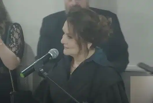 Desembargadora Lourdes Azevedo fez discurso logo após ser empossada / Foto: Reprodução