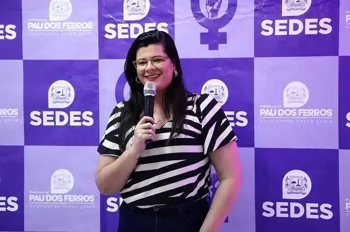 Prefeita de pau dos ferros é multada por propaganda antecipada | notícias do rio grande do norte Prefeita de Pau dos Ferros, Marianna Almeida (PSD) foi multada pela Justiça Eleitoral / Foto: Reprodução