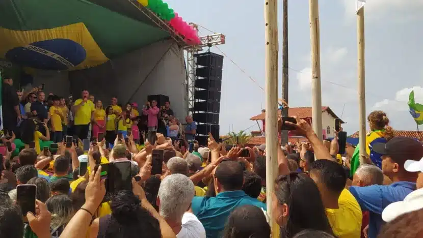 Bolsonaro participa de comício em Extremoz e reúne apoiadores; confira vídeo