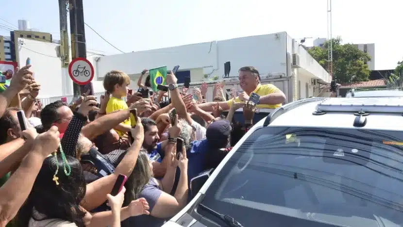 bolsonaro foto de joinha