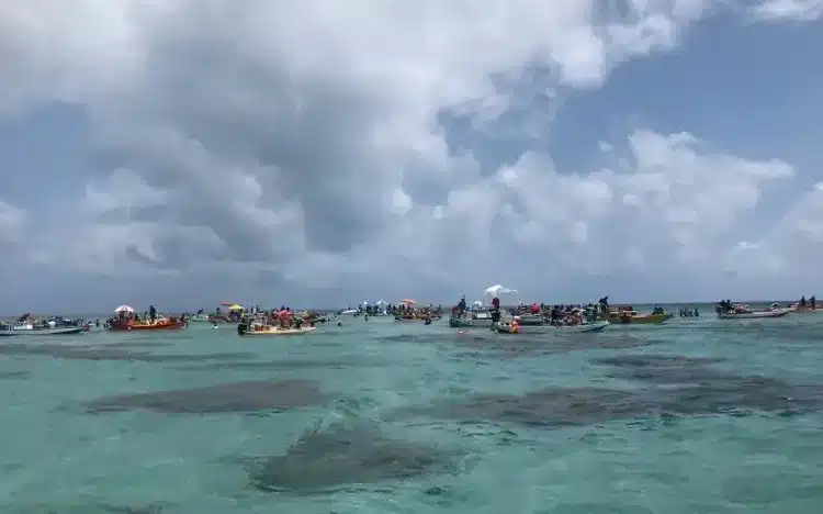 Lancha passa por naufrágio nas piscinas naturais de rio do fogo nesta terça-feira | notícias do rio grande do norte APARC 1 750x563.jpeg