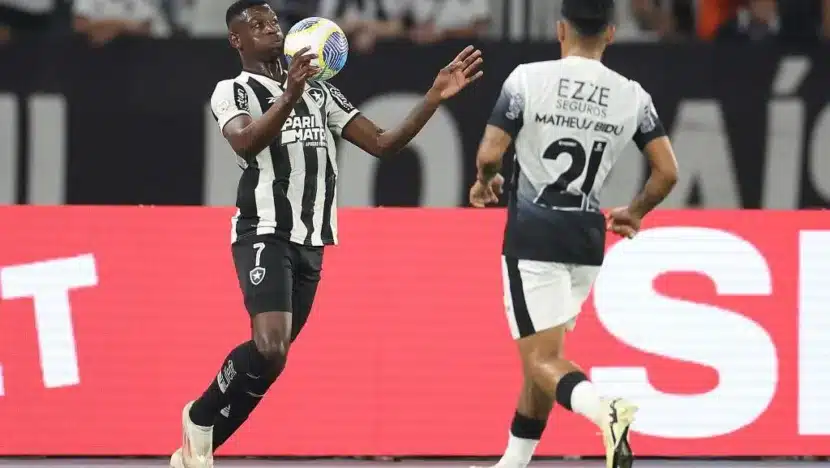 botafogo vence o corinthians e continua lider isolado do brasileirao d5f13
