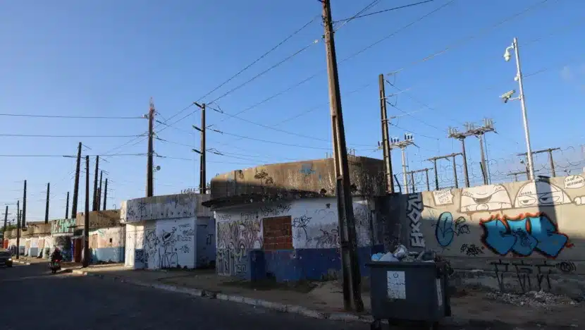 Estruturas foram construídas no bairro Amarante, perto de rede elétrica / Foto: Reprodução