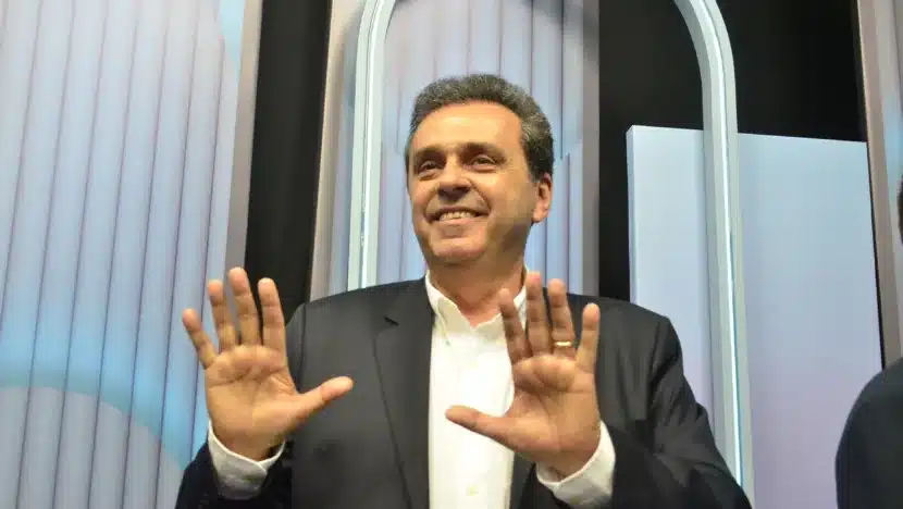 Carlos Eduardo Alves em debate de televisão / Foto: José Aldenir - Agora RN