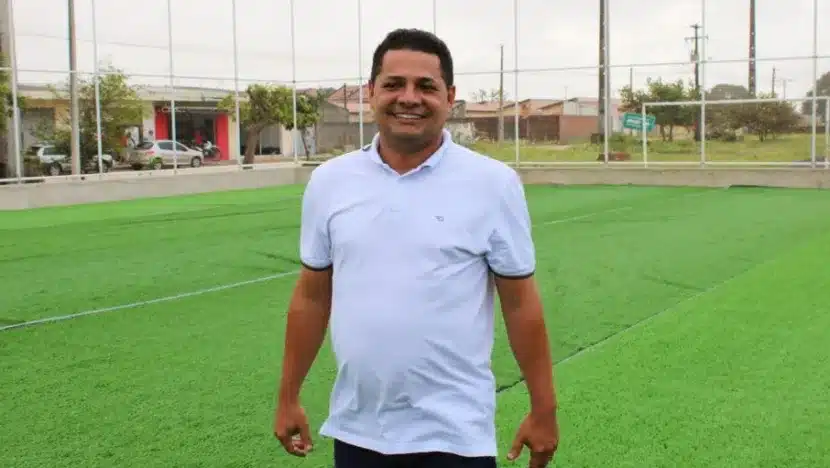 Prefeito de São Gonçalo do Amarante, Eraldo Paiva (PT), durante entrega de equipamento esportivo na cidade / Foto: Reprodução