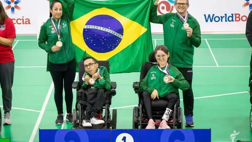 Jéssika Azevedo recebeu a medalha de ouro pela categoria de par BC3 / Foto: @andenarede / Instagram