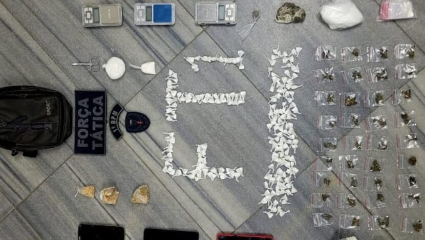 Polícia Militar apreende drogas e materiais ilícitos durante patrulhamento na Ribeira