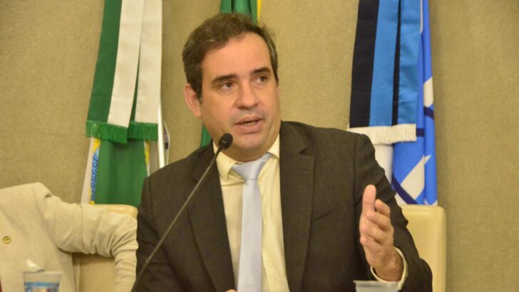 Para Carlos Eduardo Xavier, falta de medidas estruturais pode comprometer a qualidade da prestação de serviços / Foto: José Aldenir - Agora RN