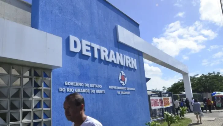 Detran alerta que cerca de 570 mil veículos estão com licenciamento em atraso no RN