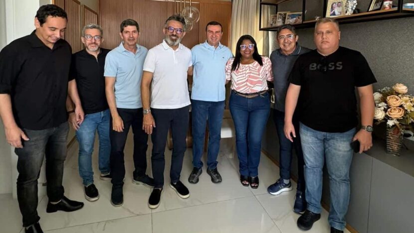 Prefeito Emídio Júnior recebe empresários e prefeitos eleitos para tratar do distrito industrial - Foto: Cedida