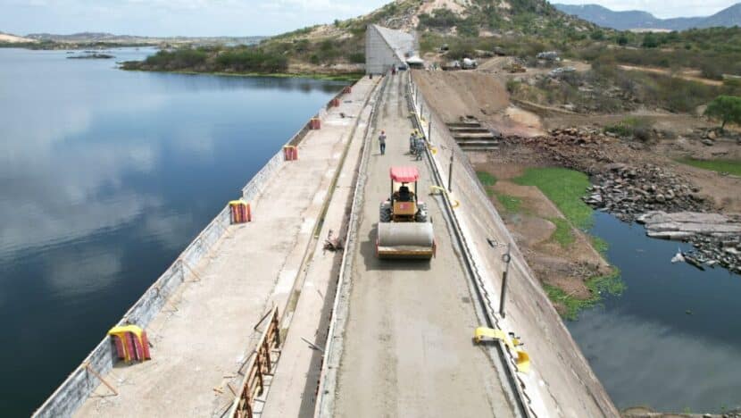 Barragem de Oiticica está 97% concluída e deve ser finalizada em fevereiro, com enchimento previsto logo em seguida - Foto: Ascom / GoveRio Grande do Norteo do RN