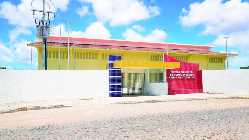 Escola Municipal de Tempo Integral Padre Thiago Theisen Parque dos Coqueiros (2)