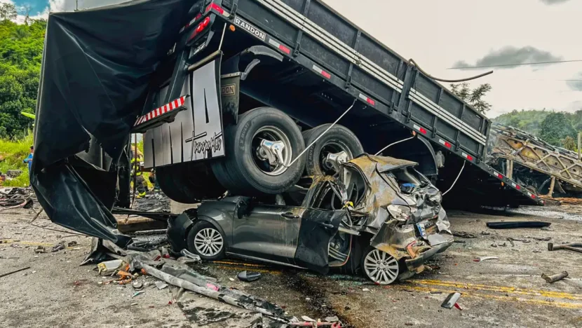 Polícia Civil identifica 15 corpos de vítimas de acidente na BR-116 - Foto: Corpo de bombeiros Militar/MG