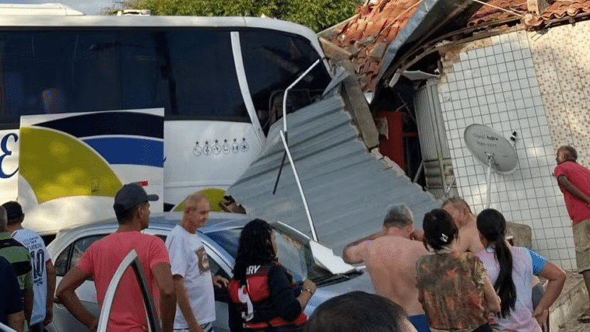 Ônibus desgoveRio Grande do Norteado atingiu comércio - Foto: Reprodução redes sociais