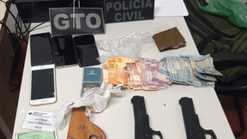 Pm prende um homem e apreende dois adolescentes suspeitos de tráfico de drogas na cidade de jardim de piranhas, no rn | notícias do rio grande do norte image