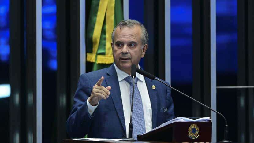 Rogério Marinho (PL) criticou ausência de medidas para limitar supersalários / Foto: Andressa Anholete / Senado