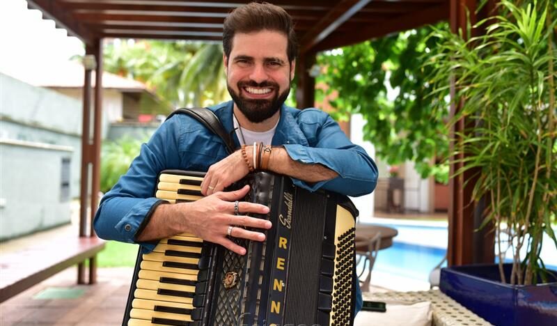 Sambagada abre festas no litoral Norte - Foto: Frisson