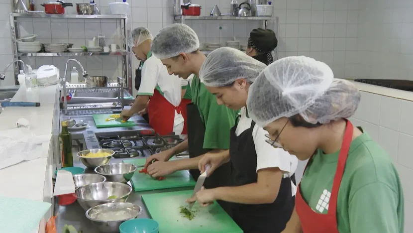 Taxa de desemprego fica em 6,2% no último trimestre de 2024 | notícias do rio grande do norte alunos do curso tecnico de gastronomia do instituto federal de brasilia
