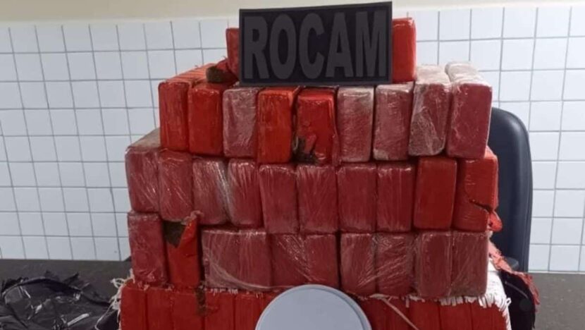 PM apreende 56 kg de maconha em Mãe Luiza e suspeitos fogem do local - Foto: Divulgação/PMRN