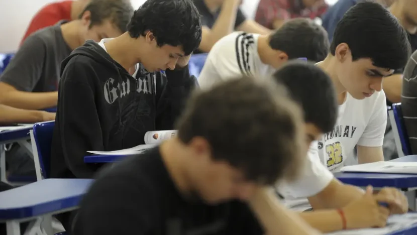 Estudantes durante prova / Foto: Wilson Dias/Agência Brasil