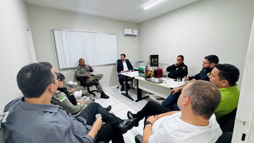 imagem de reuniao realizada pela promotoria de Apodi sobre o carnaval