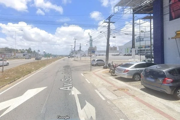 Agulha de acesso da marginal para a via principal será interditada no sentido Natal-Parnamirim, próximo à passarela da Avenida Abel Cabral. Foto: Google Street View