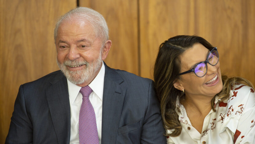 Lula diz que pretende levar primeira-dama janja a encontro com trump | notícias do rio grande do norte Brasília (DF), 03/05/2023 O presidente Luiz Inácio Lula da Silva, e a primeira dama, Janja Lula da Silva, durante cerimônia de assinatura do decreto de qualificação da organização social que vai gerir o Centro de Bionegócios da Amazônia (CBA).