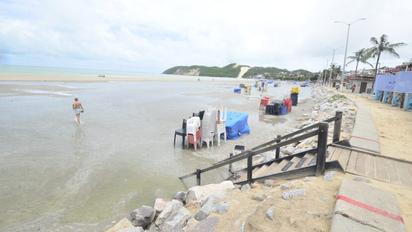 Alagamento na Area da Engorda Praia Ponta Negra RN (199)