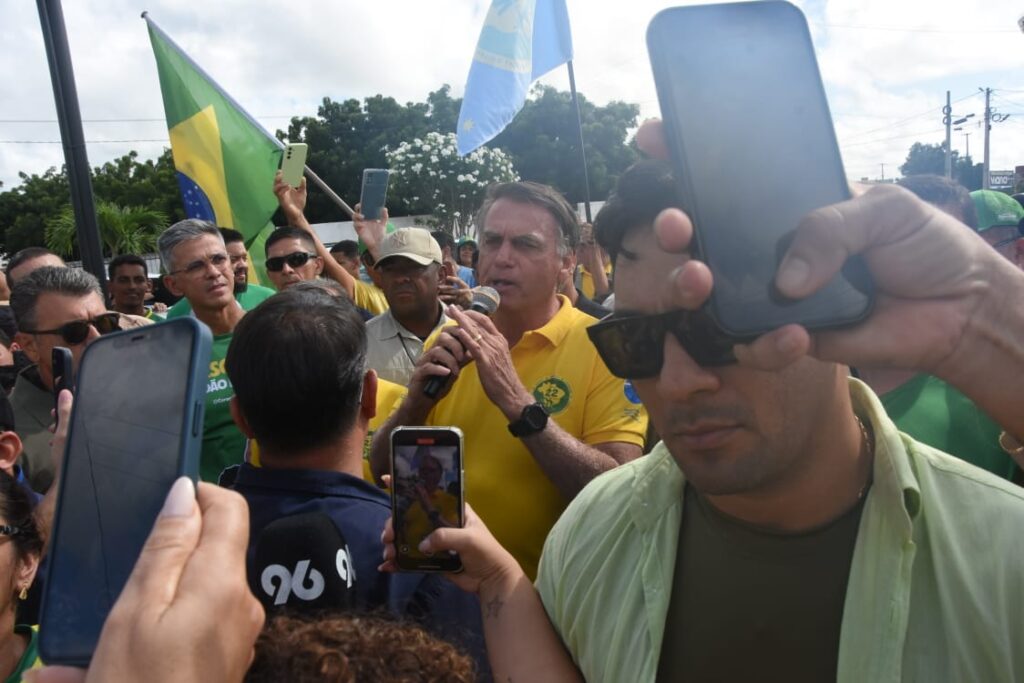 Bolsonaro falou com apoiadores em Bom Jesus, antes de passar mal. Foto: José Aldenir / Agora RN
