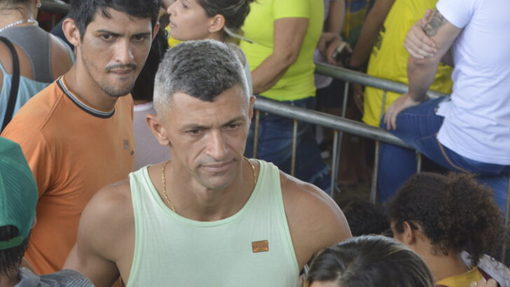 Wendel Lagartixa, de camiseta clara, entre outras pessoas em fotografia de arquivo