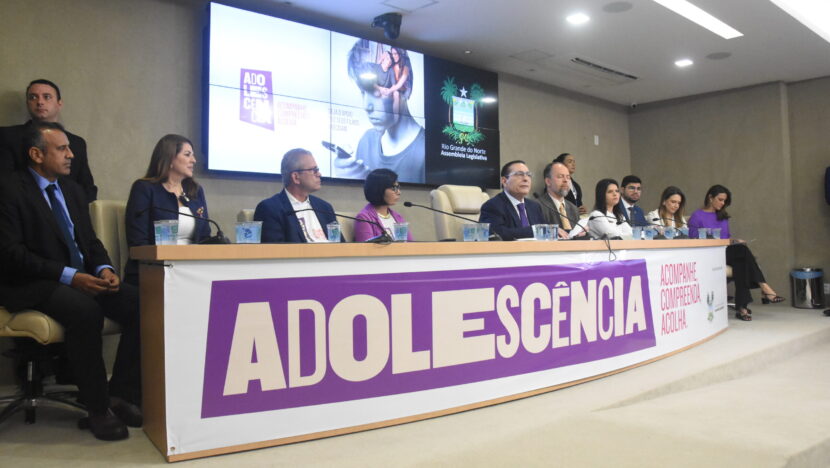 Audiência reuniu especialistas, educadores e autoridades para debater os desafios da adolescência na era digital. Foto: José Aldenir