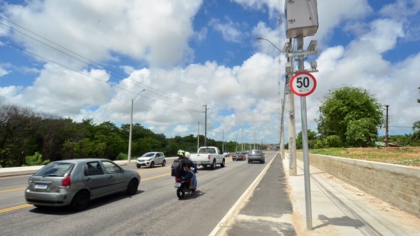 Radar instalado na Avenida Felizardo Moura, em Natal - Foto: José Aldenir / Agora RN