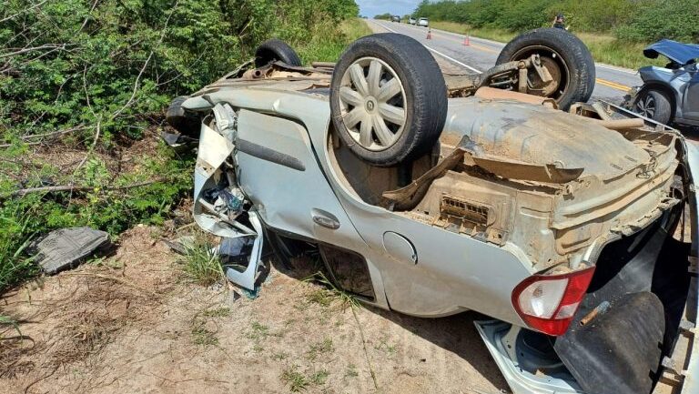 Três pessoas morrem e quatro crianças ficam feridas em acidente na BR-226 em Senador Elói de Souza, no RN - Foto: PRF