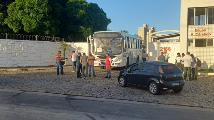 Mesmo com determinação da Justiça do Trabalho, ônibus não saem de garagens em Natal - Foto: Cedida