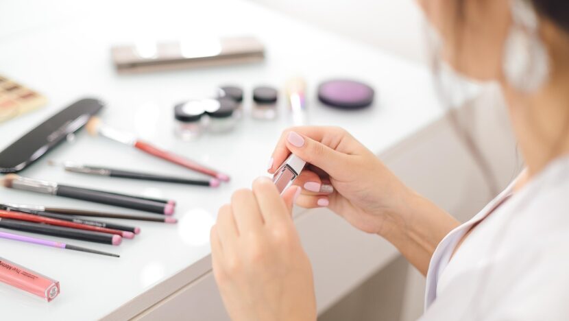 lipstick 4743984 1280