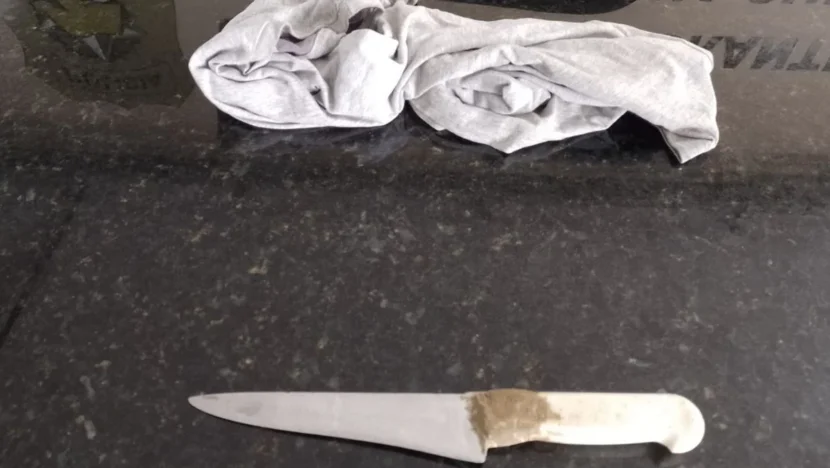 mulher casada esfaqueia amante, foto Maurício Teixeira TV Ponta Negra