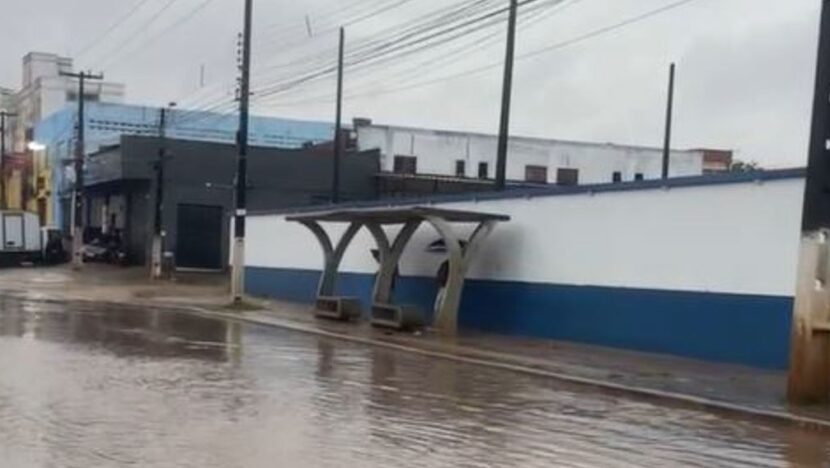 Chuva causa alagamento na avenida joão medeiros filho, na zona norte de natal | notícias do rio grande do norte Capturar