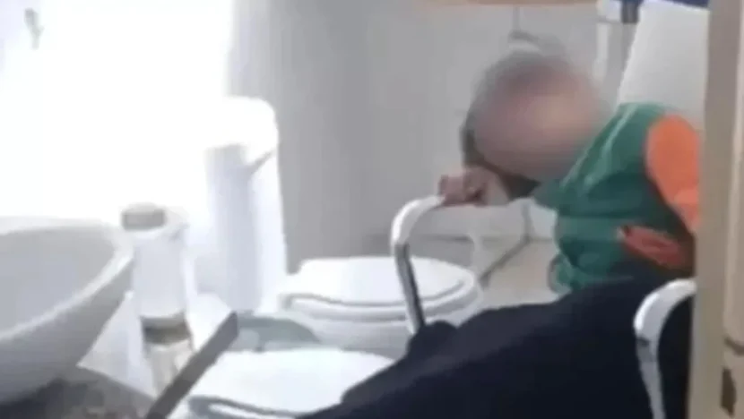 Professora é presa após amarrar aluno com autismo de 4 anos em banheiro escolar | notícias do rio grande do norte Professora é presa após amarrar aluno com autismo de 4 anos em banheiro escolar