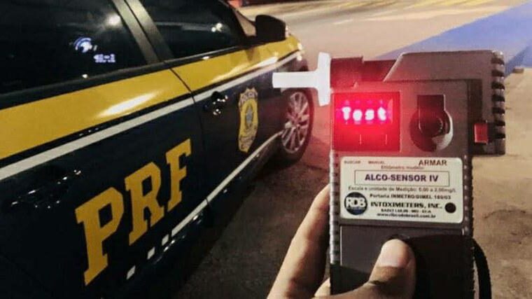 Motorista é preso por embriaguez após acidente entre caminhões na BR-304, em Mossoró