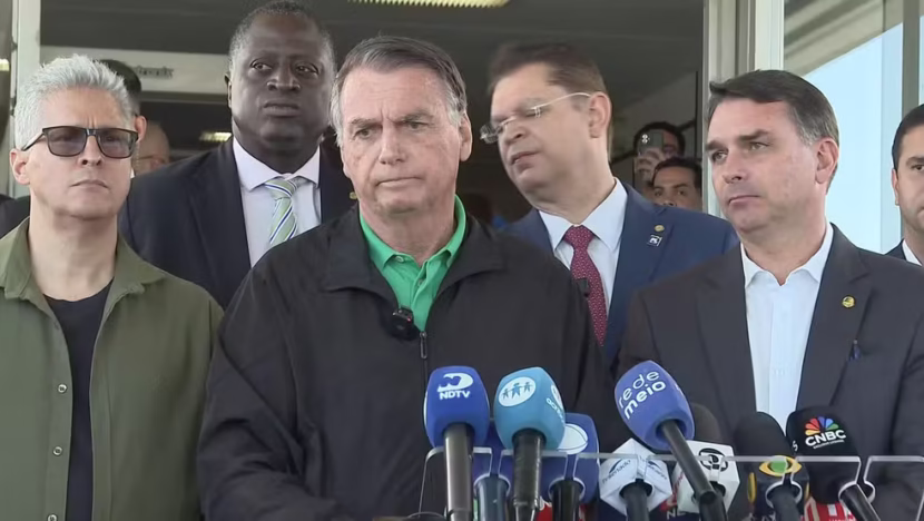 Bolsonaro diz ser "inocente" sobre tentativa de golpe e diz que prisão "não passa pela cabeça" - Foto: Reprodução/Globo