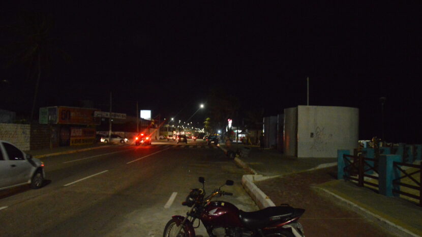 Pouca iluminação na Praia do Meio - Foto: José Aldenir / AgoraRN