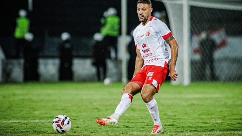 América não terá o zagueiro Heitor diante o Treze - Foto: Gabriel Leite/América-RN