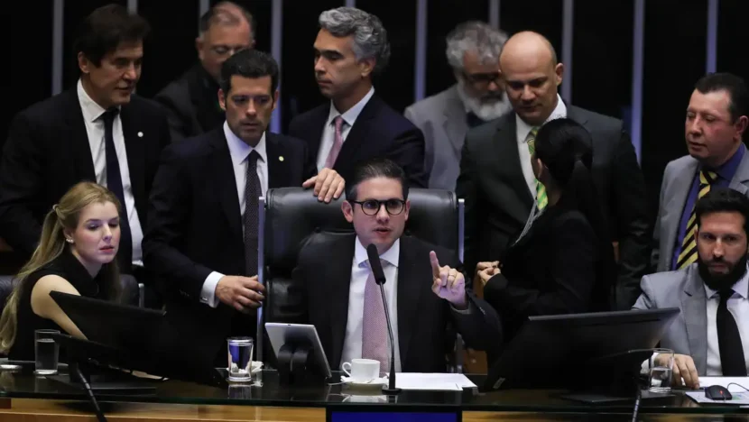 Câmara aprova urgência para proposta que reduz benefícios fiscais - Foto: Lula Marques/Agência Brasil