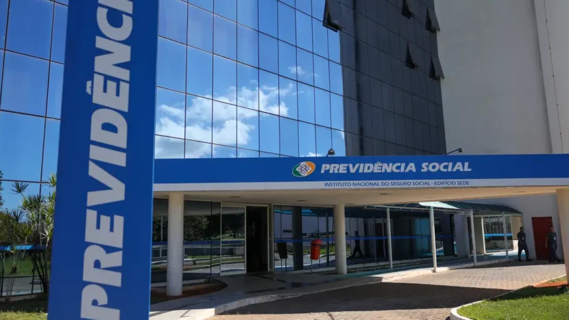 Senado aprova programa com pagamento extra a servidores do INSS para reduzir fila de benefícios - Foto: Fabio Rodrigues-Pozzebom/ Agência Brasil