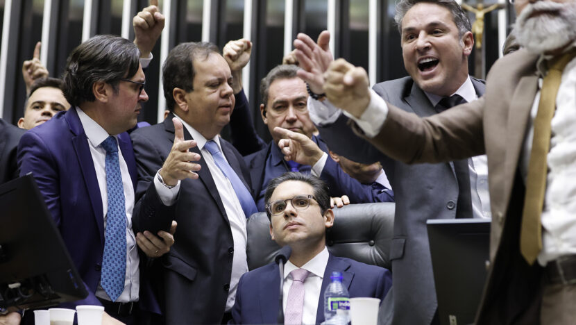 Motta critica conduta de Eduardo Bolsonaro nos EUA: “Contra o País”