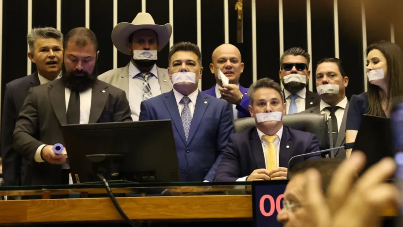 Oposição ocupou o plenário da Casa por mais de 24 horas nesta semana José Cruz Agência Brasil