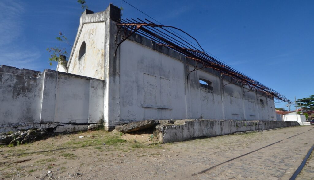Ribeira e rocas, bairros que guardam história de natal, sofrem com abandono | notícias do rio grande do norte Antiga estação rodoviária das Rocas, hoje área sob comando do Exército. Foto: José Aldenir / Agora RN