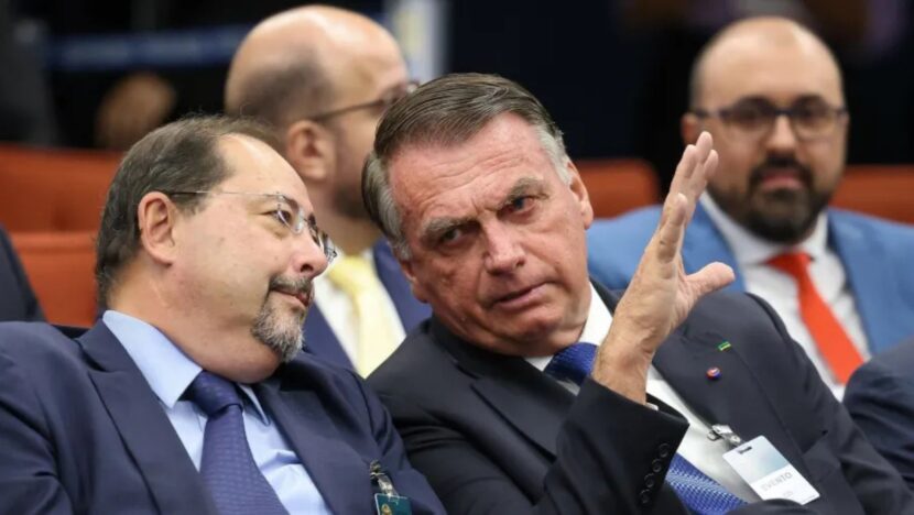 25.mar.2025 - Jair Bolsonaro (PL) e um dos seus advogados, Celso Vilardi, quando o STF aceitou a denúncia da PGR contra o ex-presidente por tentativa de golpe de Estado Imagem: Gustavo Moreno/STF