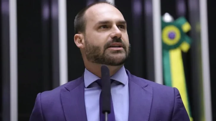 Câmara cobra R$ 13,9 mil de Eduardo Bolsonaro por ausências injustificadas