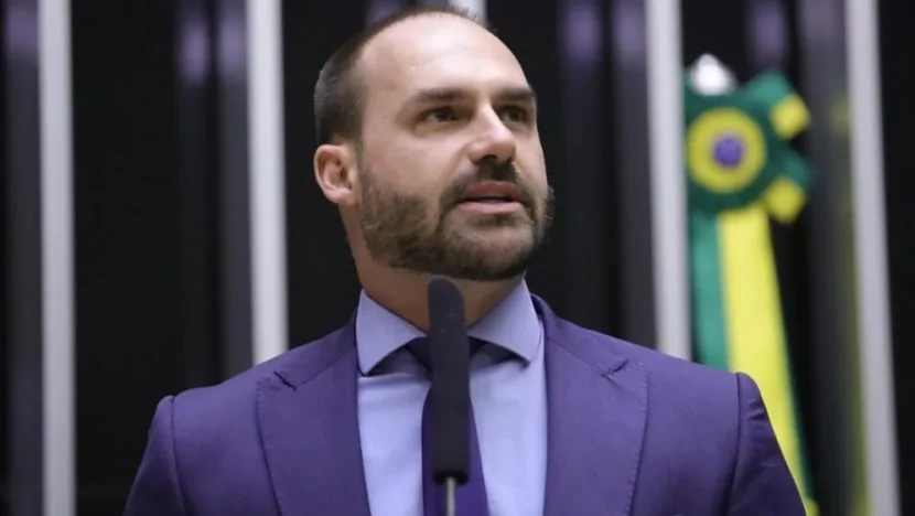 Câmara cobra R$ 13,9 mil de Eduardo Bolsonaro por ausências injustificadas